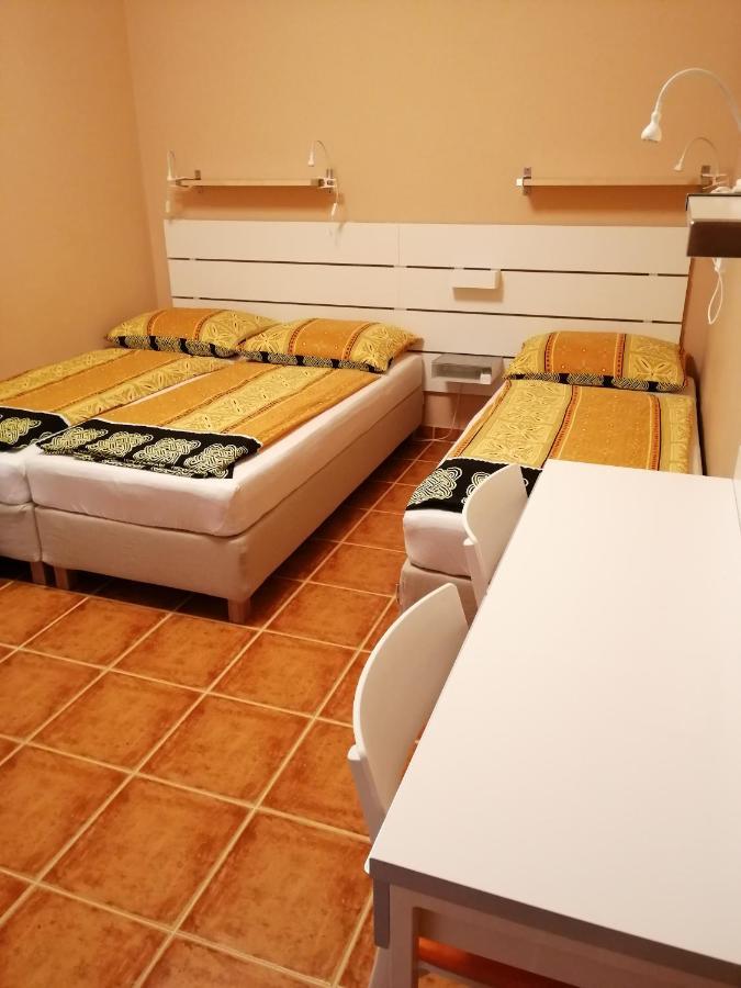 Bed and Breakfast Karpatia Panzio Esztergom Esterno foto