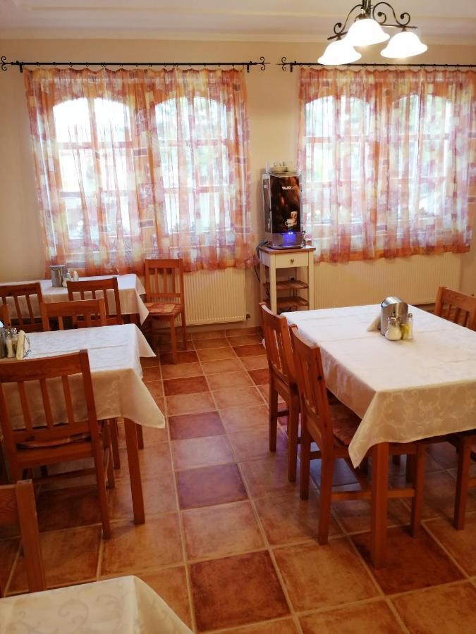 Bed and Breakfast Karpatia Panzio Esztergom Esterno foto