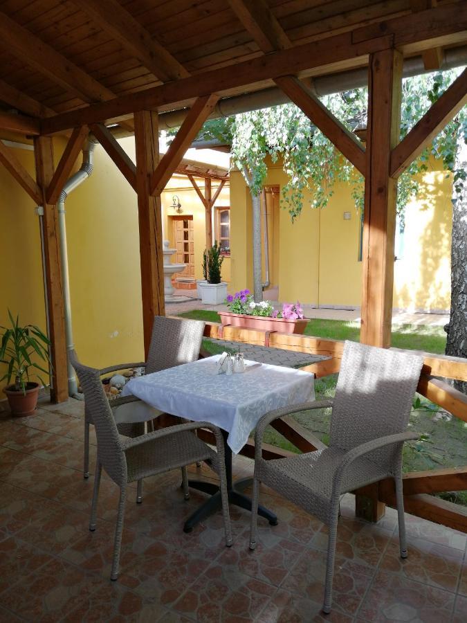 Bed and Breakfast Karpatia Panzio Esztergom Esterno foto