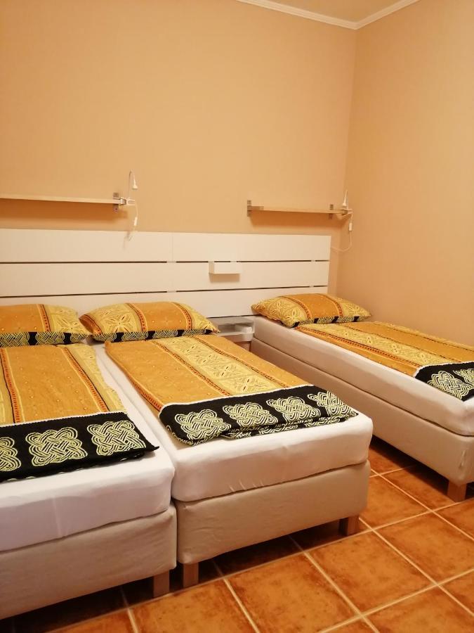 Bed and Breakfast Karpatia Panzio Esztergom Esterno foto