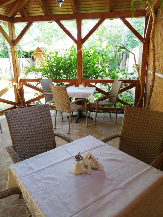 Bed and Breakfast Karpatia Panzio Esztergom Esterno foto