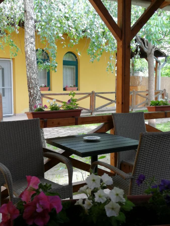 Bed and Breakfast Karpatia Panzio Esztergom Esterno foto