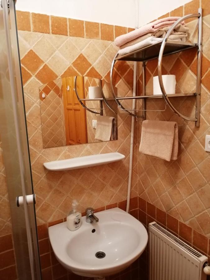 Bed and Breakfast Karpatia Panzio Esztergom Esterno foto