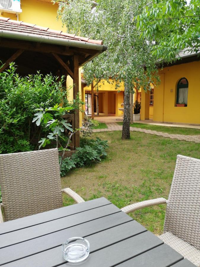 Bed and Breakfast Karpatia Panzio Esztergom Esterno foto