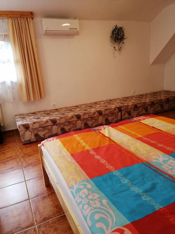 Bed and Breakfast Karpatia Panzio Esztergom Esterno foto